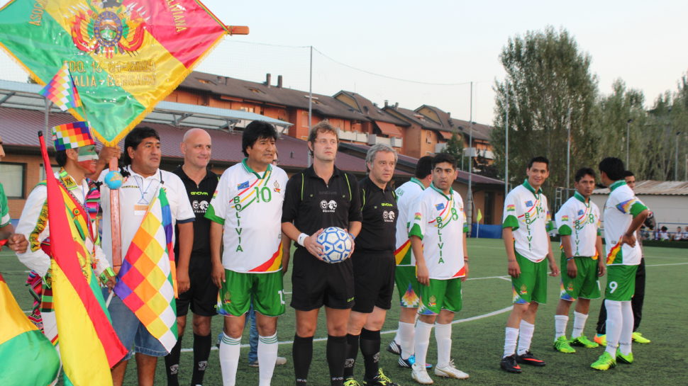 Evo Morales a Bergamo, in campo il simbolo della rivoluzione socialista. E del calcio che è divertimento. In perfetto stile Uisp