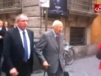 Trattiamo con amore il presidente Napolitano perché da morto potrebbe farci trovare una valigia piena di franchi svizzeri