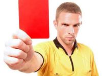 Violenza e razzismo verso gli arbitri: domenica dilettanti in campo con 10′ di ritardo