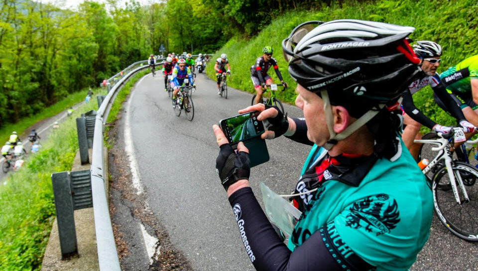 La 22esima Granfondo Internazionale Felice Gimondi Bianchi, in programma il 6 maggio a Bergamo: il tradizionale mix fra spensieratezza e competizione