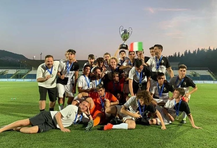 “Miglior Allenatore non professionista” al nostro Andrea Terzi, campione italiano con gli Allievi dell’Olginatese, ora mister del vivaio del Villa Valle