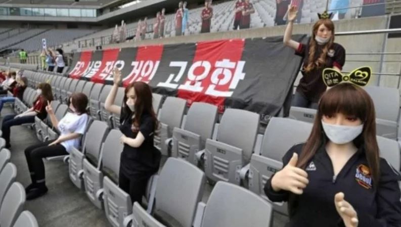 Bambole gonfiabili al posto dei tifosi in tribuna, polemiche in Corea del Sud