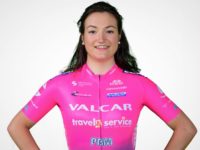 Elena Pirrone al via della Ciclismoweb Crono Challenge dell’11 luglio. “La Valcar – Travel & Service è una squadra di Bergamo con sponsor bergamaschi. Sappiamo cosa ha significato essere di Bergamo nei mesi scorsi”.