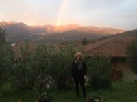 Mia mamma, il mio miracolino, che mi abbraccia e fa spuntare l’arcobaleno