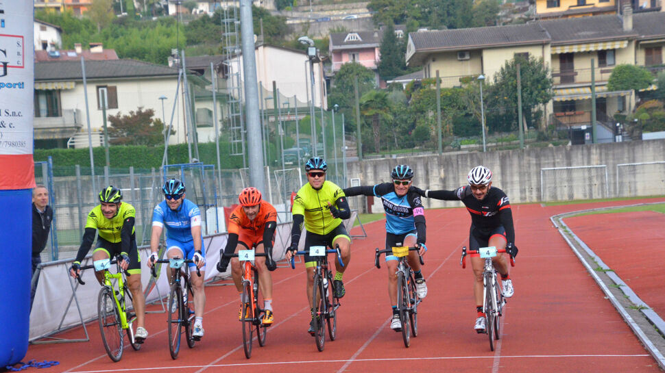 Domenica 9 ottobre 2022 15° Pedalando coi campioni La storia del ciclismo (e 570 amatori) sulle strade della Valcavallina