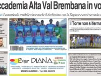 Numero extralarge di Bg & Sport con le pagine degli auguri di 23 società. In prima pagina Accademia Alta Val Brembana, Torre de’ Roveri e Gavarnese