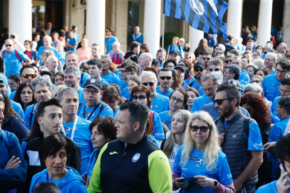 Camminata, un fiume nerazzurro. 13mila magliette vendute