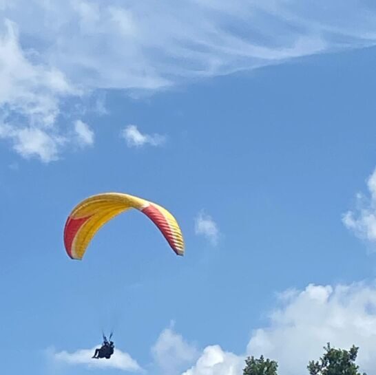 Il parapendio del Volo Libero a Palazzago: una domenica di festa