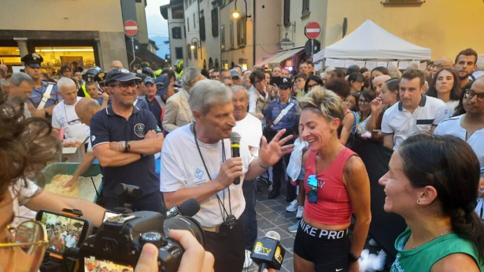 La magia della prima Corsa delle Uova a Gandino tutta al femminile