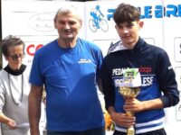 La Gi-Effe Fulgor consegna il premio ciclistico “Bepi e Roby Donati” a Cristian Mazzoleni del Pedale Brembillese