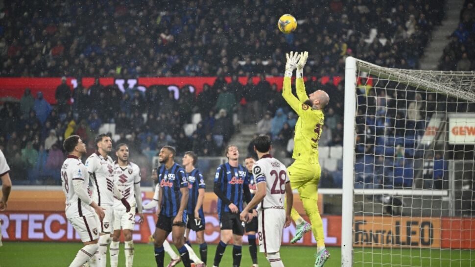 Retegui sbaglia il rigore, i sogni scudetto dell’Atalanta s’infrangono contro il Torino