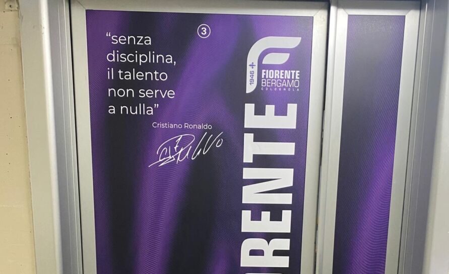 Applausi alla Fiorente, frasi motivazionali sui muri di tutto lo stadio